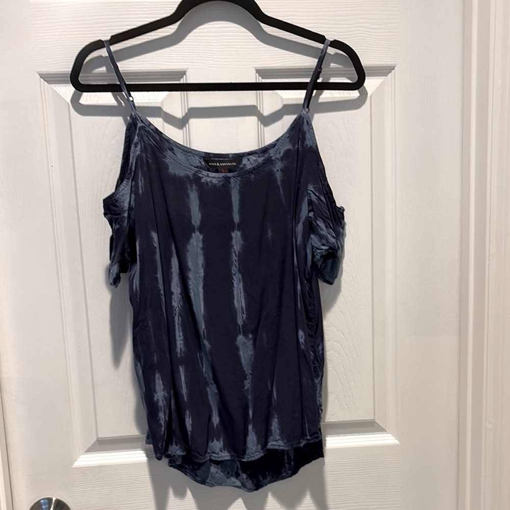 Rock & Republic Women's cold shoulder Blue Tie-Dye Top sz L